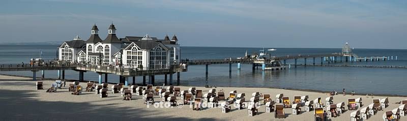 27. 9. 2009. Mecklenburg-Vorpommern. Insel Rügen. Sellin. Seebrücke. Strand. Ostsee. Meer. (Panorama aus mehreren Einzelaufnahmen)